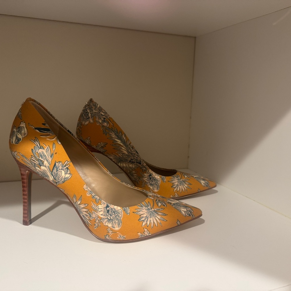 Sam Edelman Hazel Pointed Toe Pump Floral Fabric Size 6 Wide!